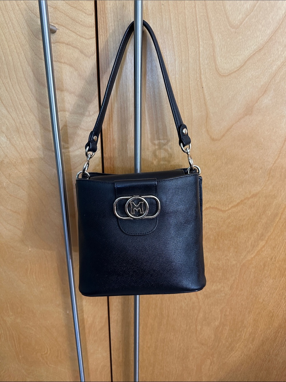 Metro city itialian leathBlack Shoulder Bag with Gold Emblem - M brand new